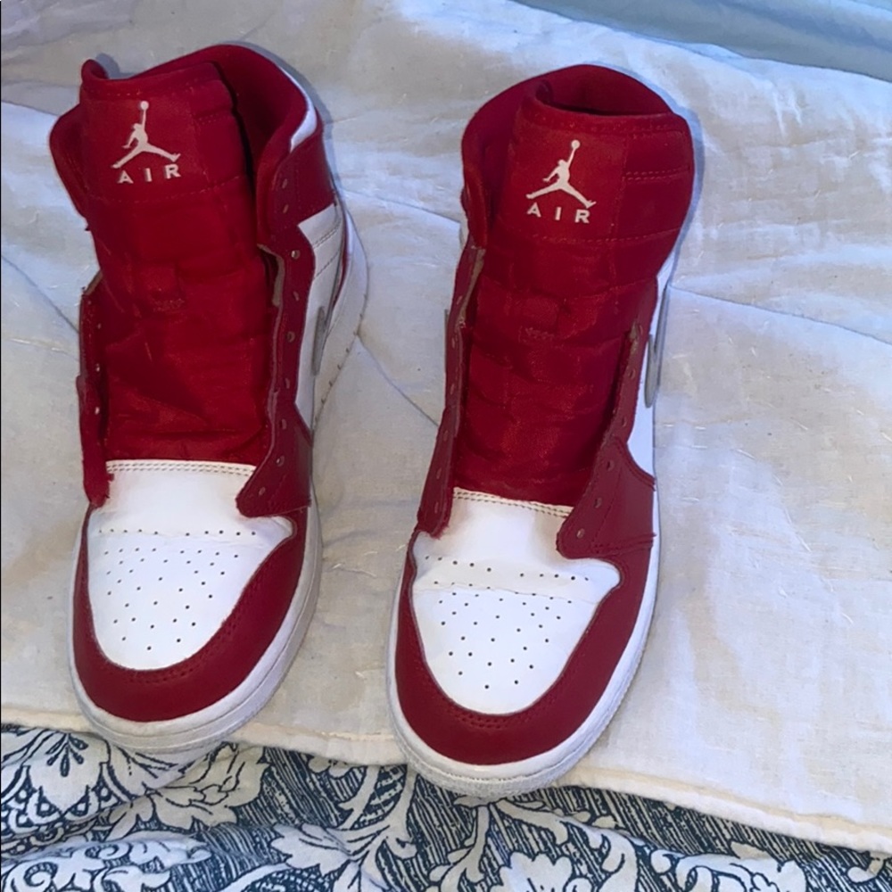 RETRO JORDAN 1 HIGH SILVER MEDAL